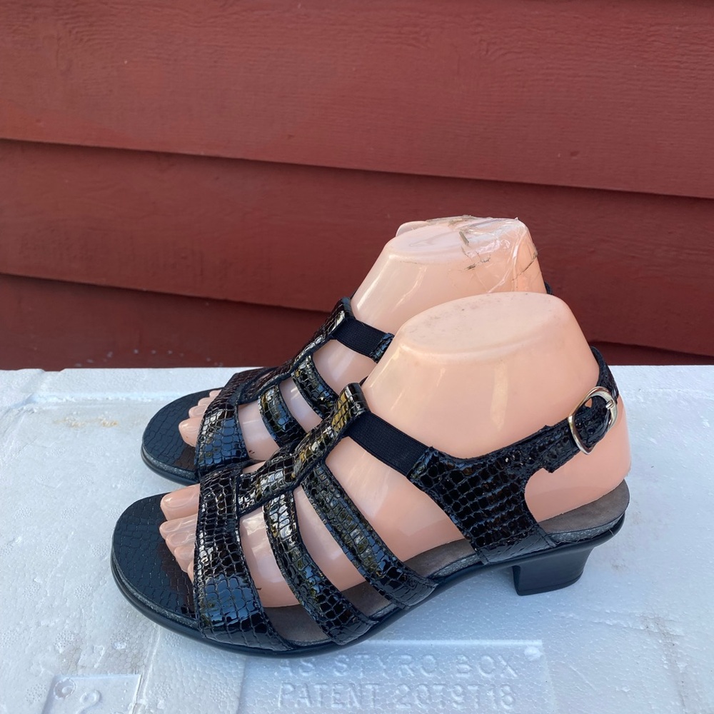 SAS Joy of Life Women’s Black Snake Print T Strap Sandals Size 7WW